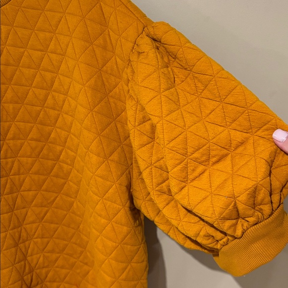 Mustard quilted balloon sleeve sweatshirt - Picture 2 of 3